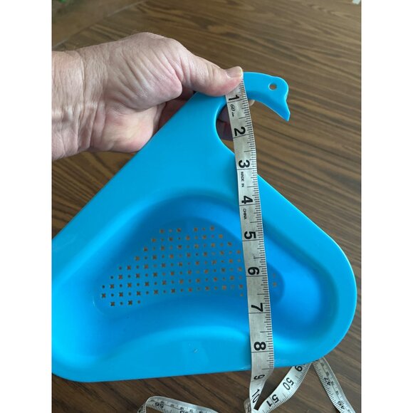 Blue plastic sink strainer for around faucet - Picture 4 of 5